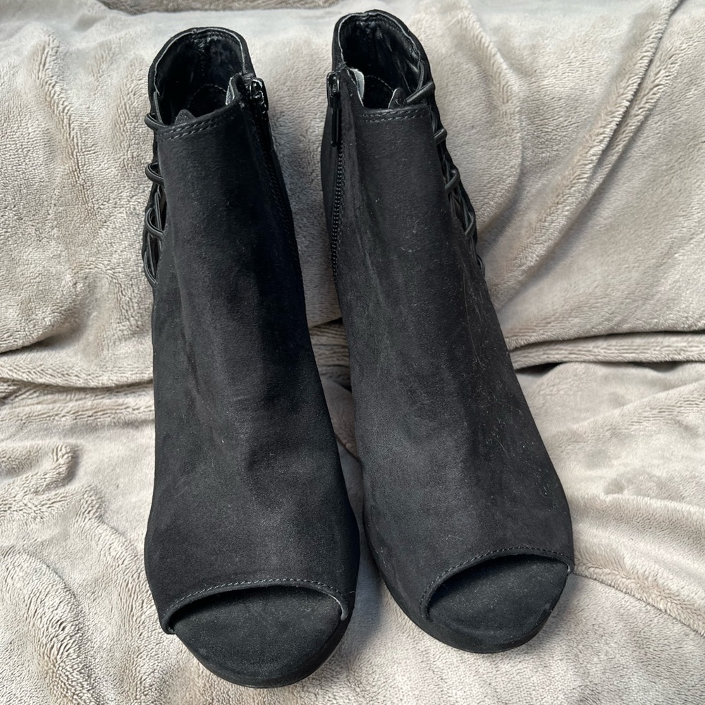 Heels - Picture 4 of 6